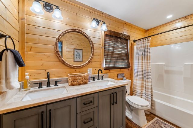 240 Mountain View Court, Ellijay, GA 30536
