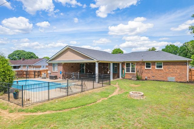 804 Redwood Cir, Columbia, TN 38401