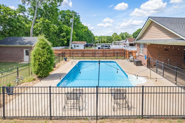 804 Redwood Cir, Columbia, TN 38401
