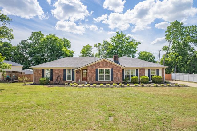 804 Redwood Cir, Columbia, TN 38401