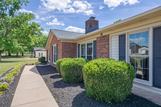 804 Redwood Cir, Columbia, TN 38401