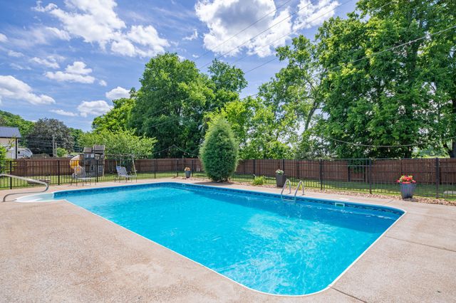 804 Redwood Cir, Columbia, TN 38401