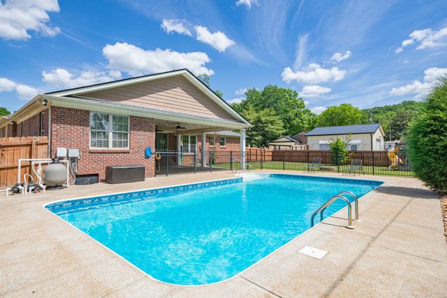 804 Redwood Cir, Columbia, TN 38401