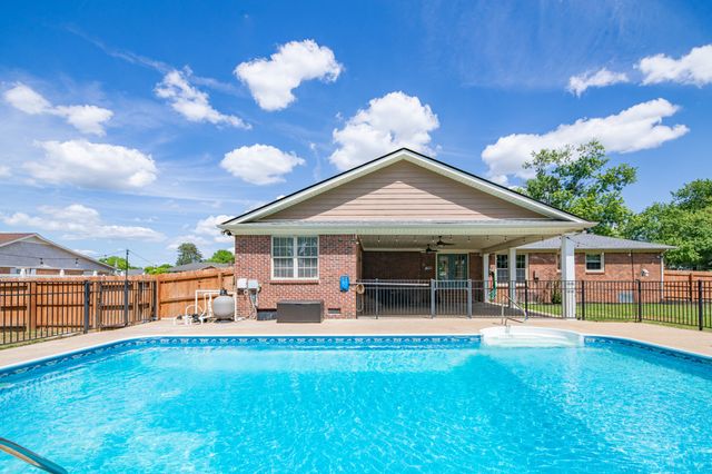 804 Redwood Cir, Columbia, TN 38401