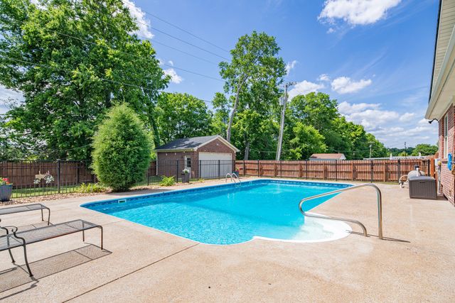 804 Redwood Cir, Columbia, TN 38401