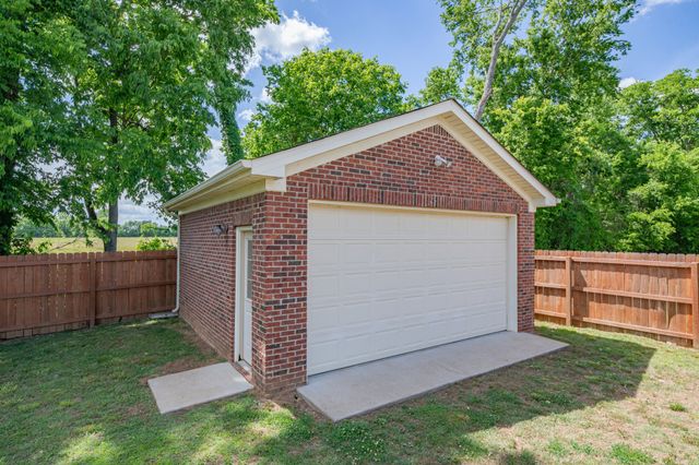 804 Redwood Cir, Columbia, TN 38401