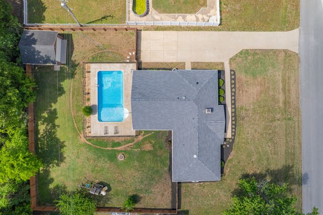 804 Redwood Cir, Columbia, TN 38401