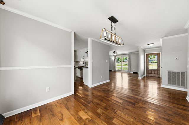804 Redwood Cir, Columbia, TN 38401