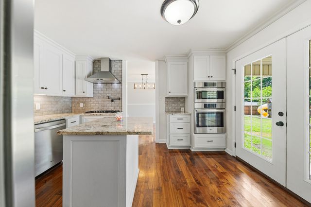 804 Redwood Cir, Columbia, TN 38401
