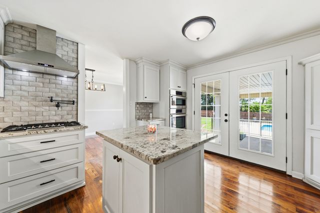 804 Redwood Cir, Columbia, TN 38401