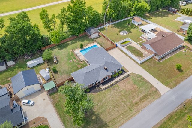 804 Redwood Cir, Columbia, TN 38401