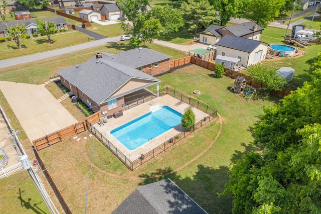 804 Redwood Cir, Columbia, TN 38401
