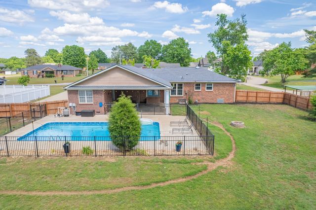 804 Redwood Cir, Columbia, TN 38401