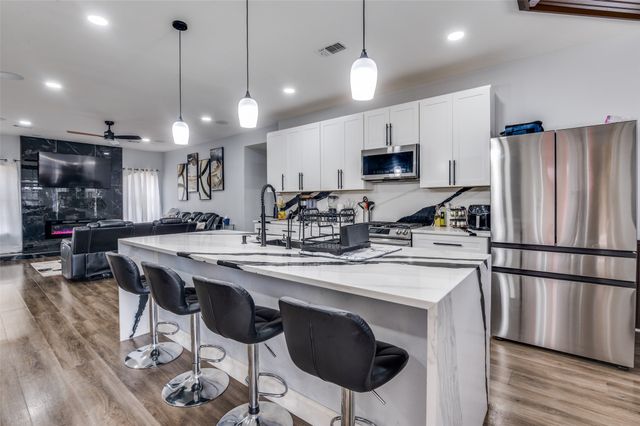 719 Meadowbrooke Circle, Duncanville, TX 75137