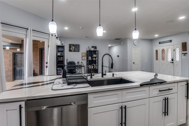 719 Meadowbrooke Circle, Duncanville, TX 75137