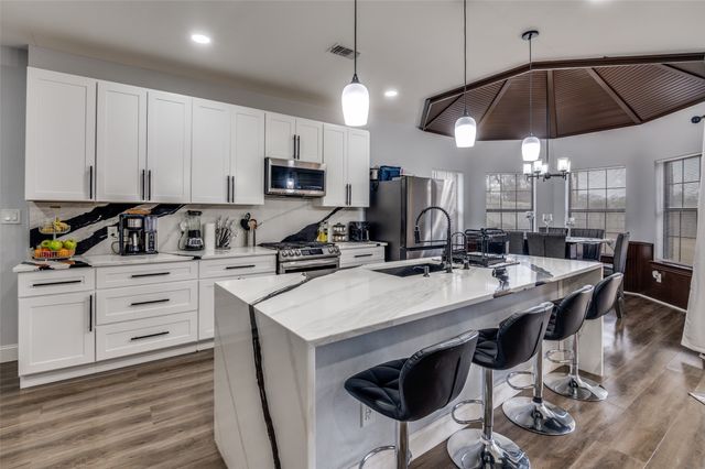 719 Meadowbrooke Circle, Duncanville, TX 75137