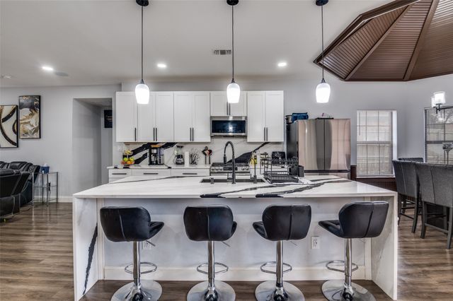 719 Meadowbrooke Circle, Duncanville, TX 75137