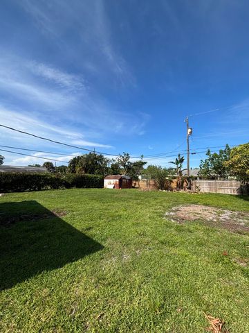 328 Urquhart Street, Lake Worth Beach, FL 33461