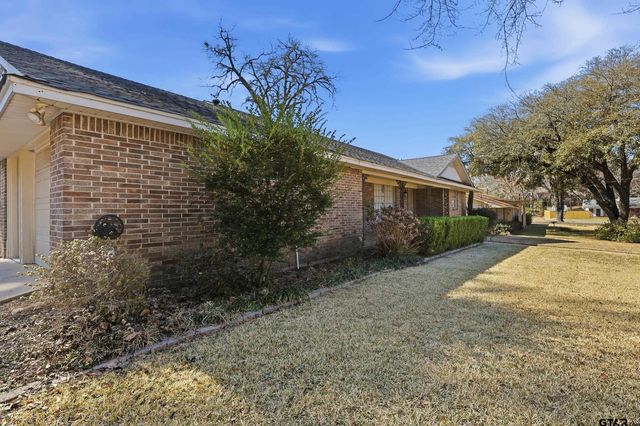 306 Dellwood Drive, Mount Pleasant, TX 75455