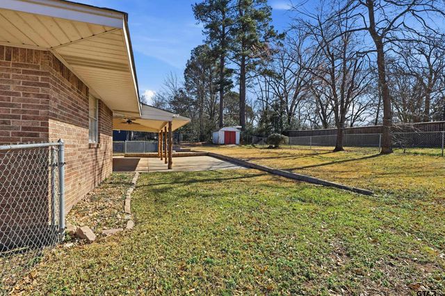 306 Dellwood Drive, Mount Pleasant, TX 75455