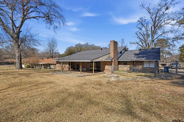 306 Dellwood Drive, Mount Pleasant, TX 75455