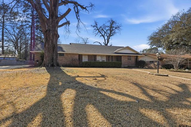 306 Dellwood Drive, Mount Pleasant, TX 75455