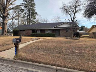 306 Dellwood Drive, Mount Pleasant, TX 75455
