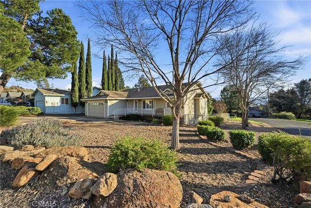 19093 Ravenhill Road, Hidden Valley Lake, CA 95467