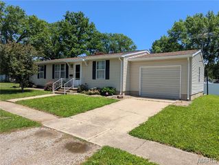 304 Charles Avenue, Greenville, IL 62246