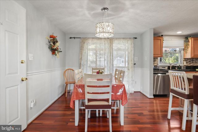 207 N LAURA ANNE DR, Sterling, VA 20164