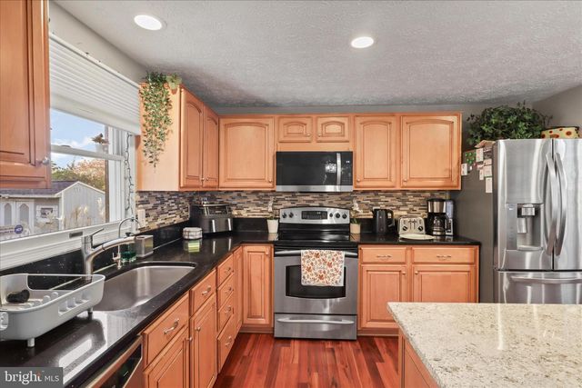 207 N LAURA ANNE DR, Sterling, VA 20164