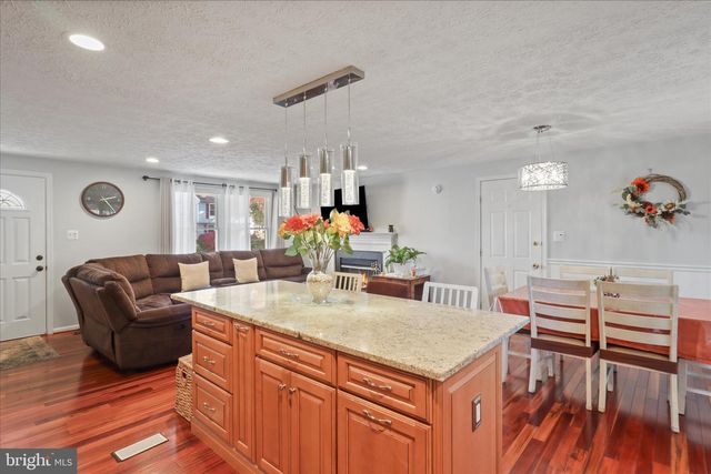 207 N LAURA ANNE DR, Sterling, VA 20164