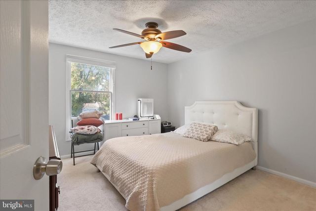 207 N LAURA ANNE DR, Sterling, VA 20164