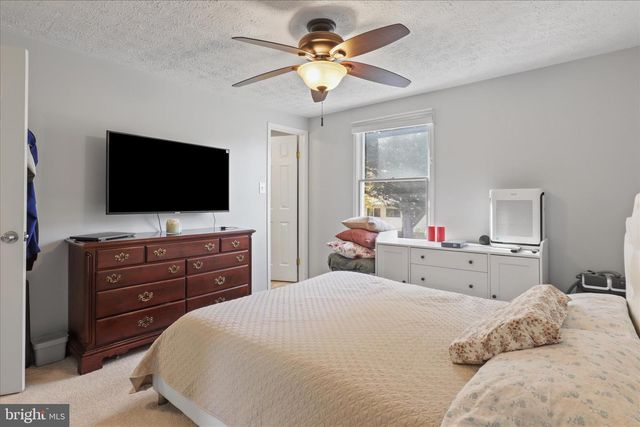 207 N LAURA ANNE DR, Sterling, VA 20164