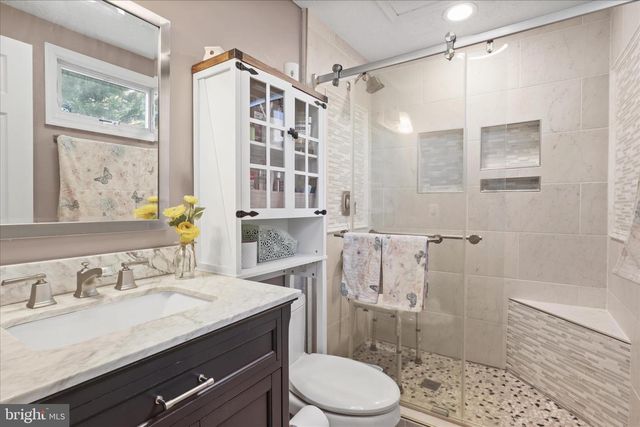 207 N LAURA ANNE DR, Sterling, VA 20164