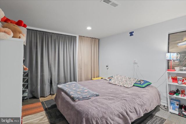 207 N LAURA ANNE DR, Sterling, VA 20164