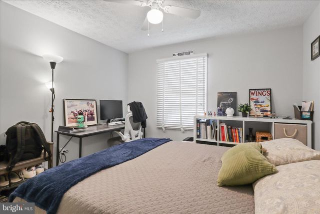 207 N LAURA ANNE DR, Sterling, VA 20164