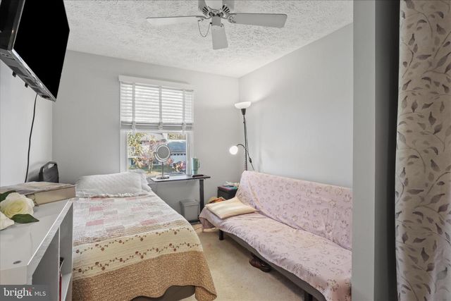 207 N LAURA ANNE DR, Sterling, VA 20164