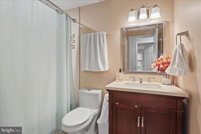 207 N LAURA ANNE DR, Sterling, VA 20164