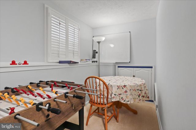 207 N LAURA ANNE DR, Sterling, VA 20164