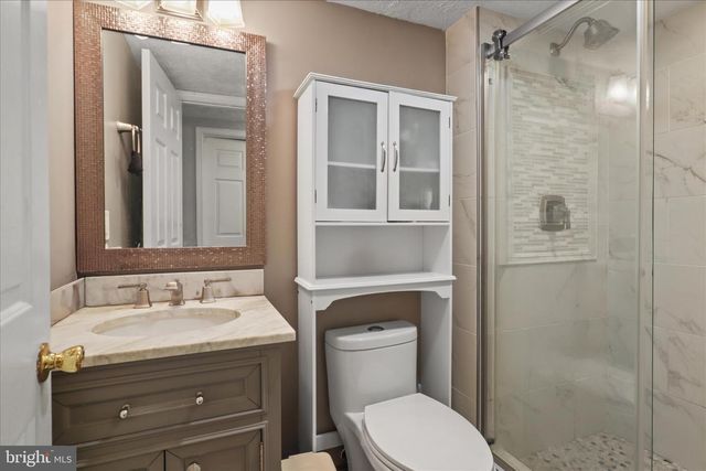 207 N LAURA ANNE DR, Sterling, VA 20164