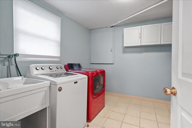 207 N LAURA ANNE DR, Sterling, VA 20164