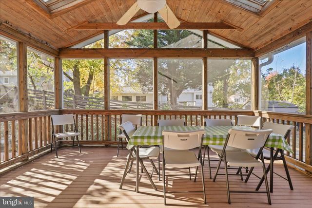 207 N LAURA ANNE DR, Sterling, VA 20164