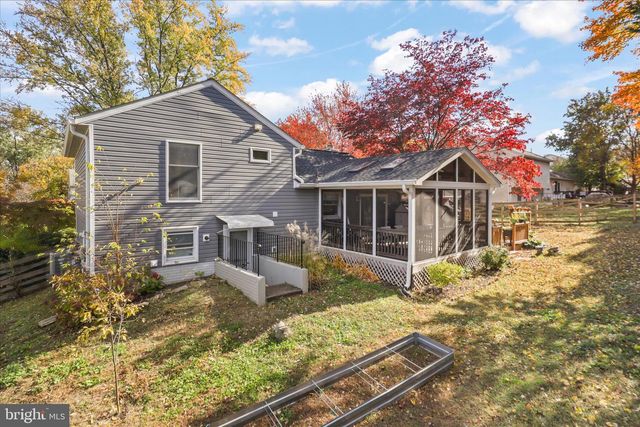 207 N LAURA ANNE DR, Sterling, VA 20164