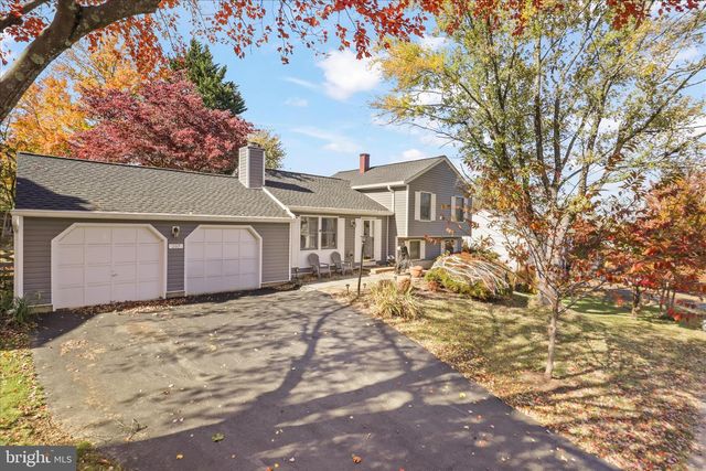 207 N LAURA ANNE DR, Sterling, VA 20164