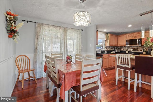 207 N LAURA ANNE DR, Sterling, VA 20164