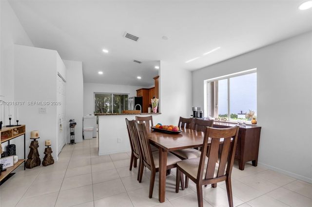 20869 NW 4th St, Pembroke Pines, FL 33029