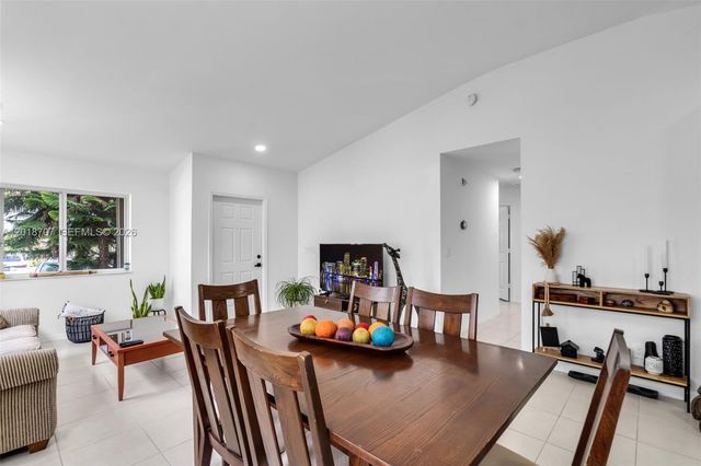 20869 NW 4th St, Pembroke Pines, FL 33029