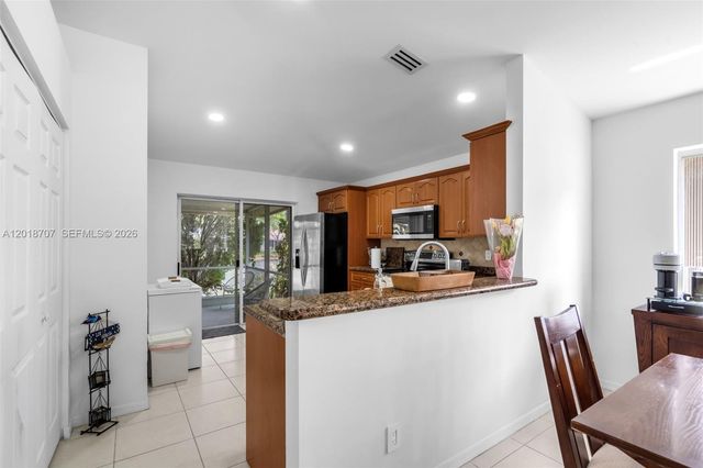 20869 NW 4th St, Pembroke Pines, FL 33029
