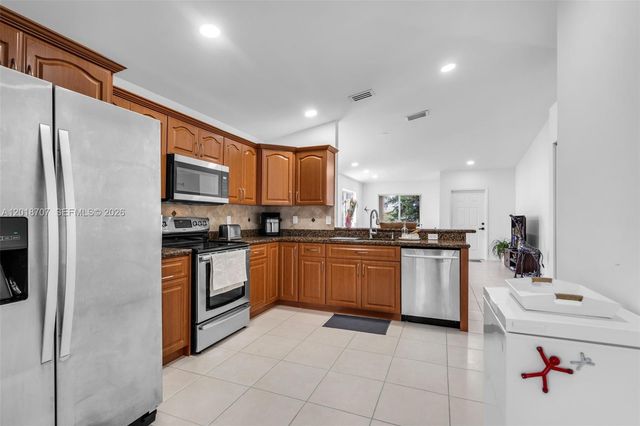 20869 NW 4th St, Pembroke Pines, FL 33029